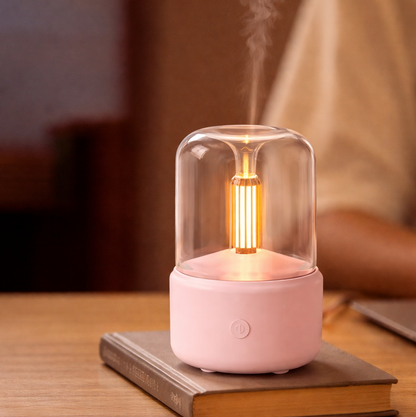 Roze Eluna LumiFlame™ aromadiffuser met warm amber sfeerlicht en aromatherapie functie
